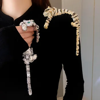 XIALUOKE, реколта кристали във формата на гиперболы, големи брошки с изображение на тигър на рамото за жени с уникален дизайн, вечерни украса, на новост