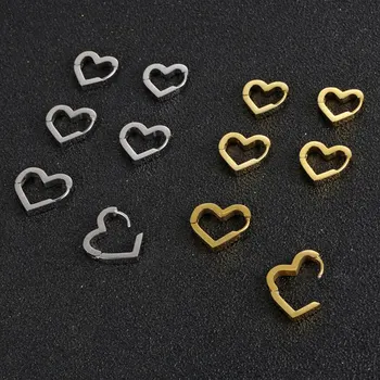 Златни обици-пръстени във формата на сърца Са идеални за жените, идеални като скъп подарък за Свети Валентин за приятелка или за нея.